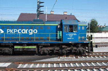 Belarus, Brest, Belarus, Brest, Belarus 'taki Brest-Central İstasyonu' ndaki PKP Kargo 'dan dizel lokomotifi SM48-111, 18 Temmuz 2014