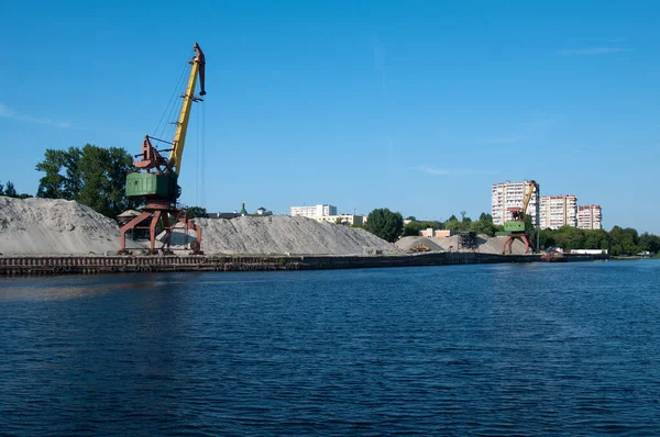 Brest nehir limanının demirleme duvarı, Brest, Belarus, 17 Temmuz 2014