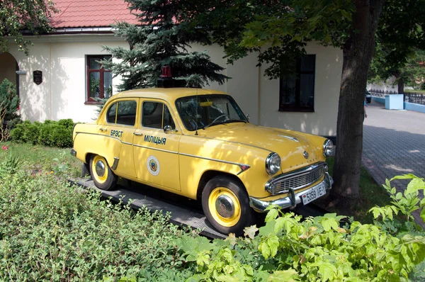 Araç Moskvich 407 Levanevskiy Caddesi, Brest, Belarus, 18 Temmuz 2014