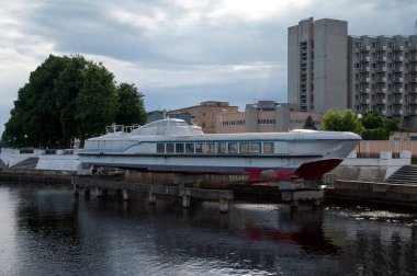 15 Haziran 2014 'te Ivan Kievets, Pinsk, Brest District, Belarus' un adını alan toprak setinde bulunan 
