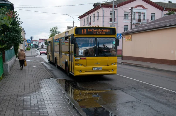 Λεωφορείο Πόλης Χαμηλού Δαπέδου Maz 107 465 Στην Οδό Kirov — Φωτογραφία Αρχείου