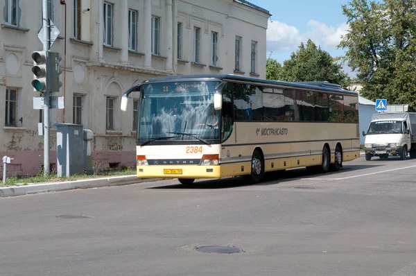 Autobús Interurbano Setra S319Ul Calle Pervomayskaya Zaraysk Región Moscú Rusia —  Fotos de Stock
