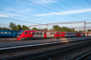 Moskova demiryolu Bryansk-Orlovskiy istasyonunda dizel tren RA2-031, 09 Mayıs 2014