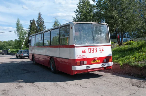 Ônibus Subúrbio Ikarus 260 Estacionamento Filarmônica Regional Bryansk Rússia Maio — Fotografia de Stock