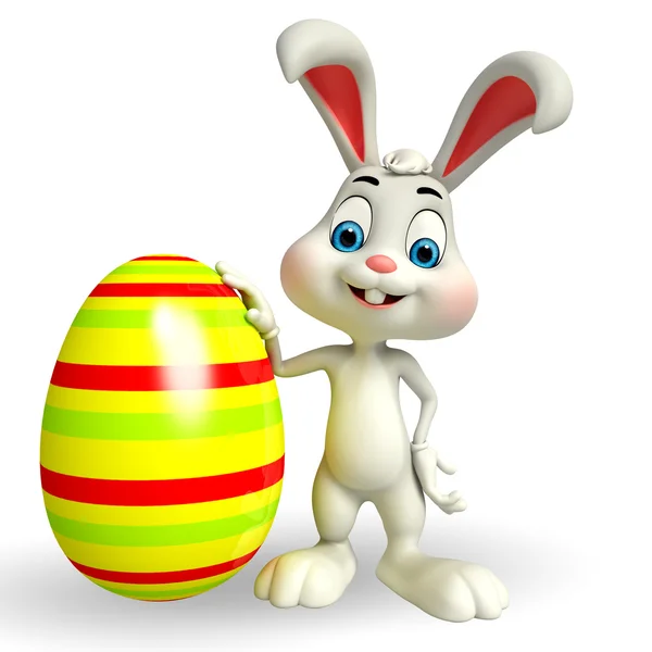 Пасхальный кролик с большим цветным яйцом — стоковое фото