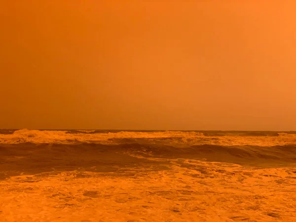Filtresiz turuncu deniz. Avrupa 'daki Sahra' dan kum fırtınası.