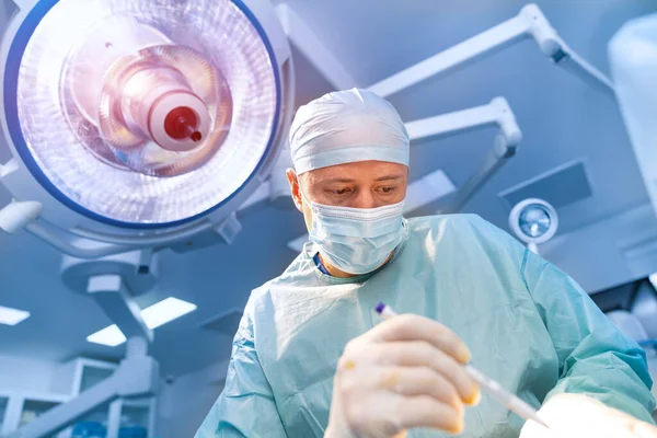 Processo Operação Cirurgia Usando Equipamentos Médicos Cirurgião Centro Cirúrgico Com — Fotografia de Stock
