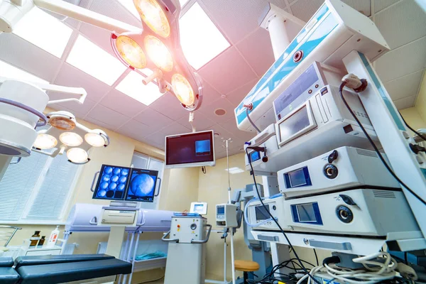 Moderner Operationssaal Mit Medizinischem Licht Technische Ausrüstung Für Krankenhäuser — Stockfoto