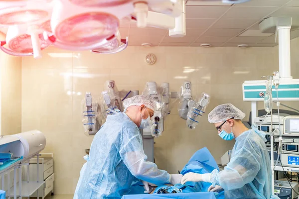 Chirurgen Operationssaal Chirurgen Operationssaal Krankenhaus Hintergrund Zwei Männliche Ärzte Werk — Stockfoto