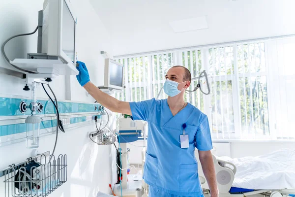 Junge Chirurgin Der Notaufnahme Schöner Arzt Auf Moderner Station Krankenhaus — Stockfoto