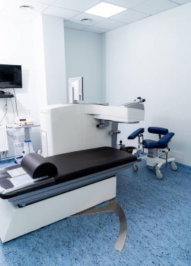 Tıbbi göz bilimi profesyonel ekipmanı. Ameliyathanede mikroskop var. Oftalmolog kliniği konsepti