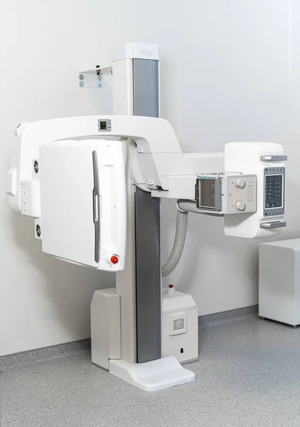 Mri Tarayıcısının Muayene Masası Yeni Tomografi Modern Bir Hastane Odasında — Stok fotoğraf