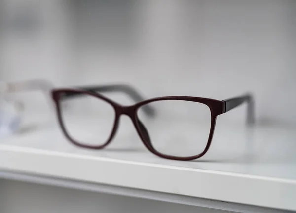 Zbliżenie Okularów Stole Soczewki Korekcyjne Oczu — Zdjęcie stockowe