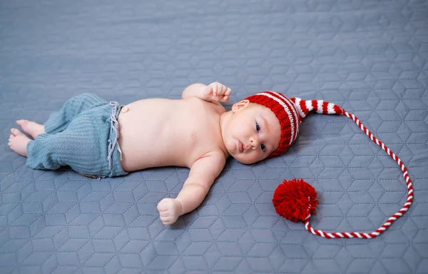 Bebê Recém Nascido Usando Chapéu Elfo Natal Malha — Fotografia de Stock