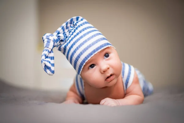 Newborn Baby Boy Light Blue Clothes Baby Lies His Stomach — Stockfoto