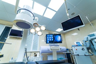 Acil tıbbi malzeme. Hastane cerrahi modern oda.