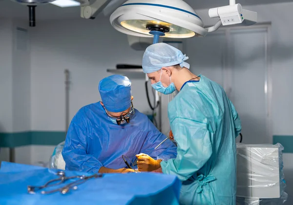 Modern Sebészeti Csapatmunka Kórházban Orvosok Sürgősségi Csoportja Dolgozik Kórházi Szobában — Stock Fotó