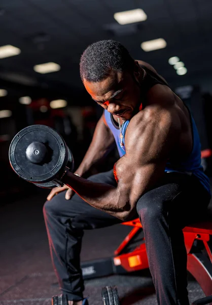 Fitness Atletický Sportovec Dělá Cvičení Silný Pohledný Muž Svaly Cvičit — Stock fotografie