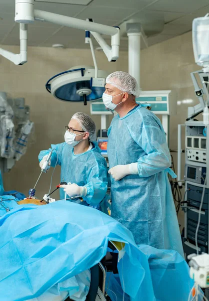 Cirujanos Profesionales Médicos Quirúrgicos Equipo Especialistas Cirugía Que Operan Hospital — Foto de Stock