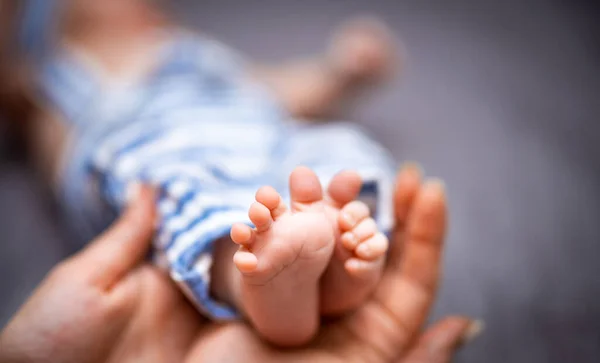 Newborn Baby Feet Cute Feet Sleeping Baby — Stockfoto