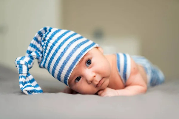 Newborn Baby Knitted Cap Baby Portrait — Stockfoto