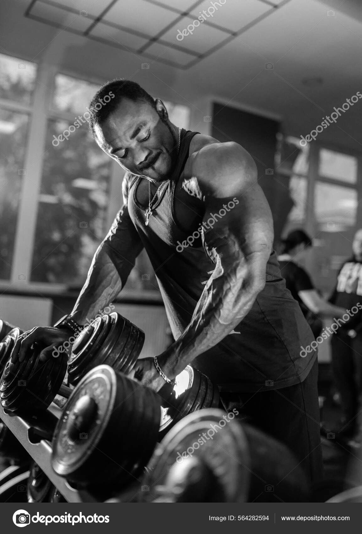 Forte Musculation L'homme Salle Gym Travail Acharné Dans Salle Gym