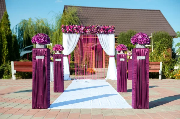 Beautiful Outdoor Floral Ceremony Decorating Wedding Ceremony Decoration — Stock fotografie