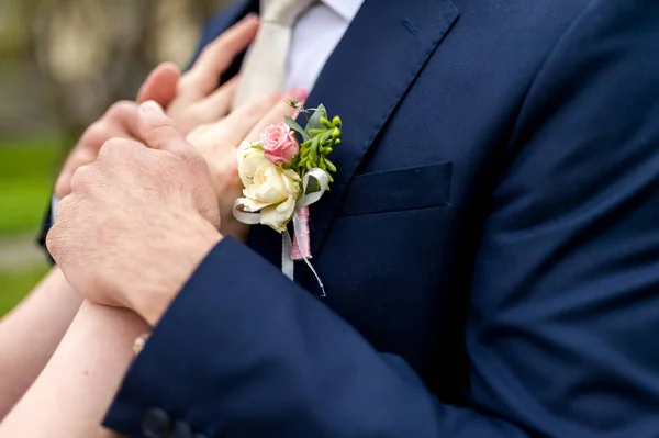 Nahaufnahme Der Hände Des Brautpaares Romantische Eheleute — Stockfoto