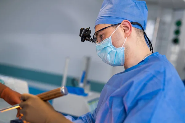 외과의사 가마스크를 병동에 — 스톡 사진