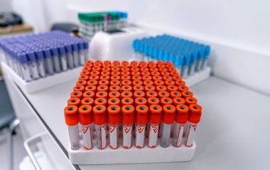 Bilimsel kimya araştırma teknolojisi. Laboratuvarda mpty kan test tüpleri.
