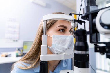 Profesyonel göz bilimi araştırması. Göz düzeltici ekipman.