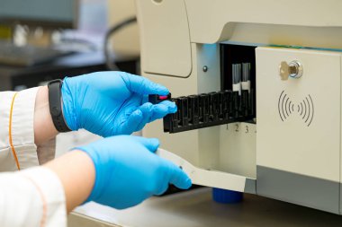 Modern tıp laboratuarı analizi. Bilimsel mikrobiyoloji araştırması.