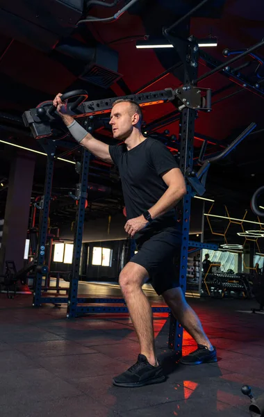 Junger Gesunder Mann Beim Sport Fitnessstudio Schöner Starker Mann Der — Stockfoto