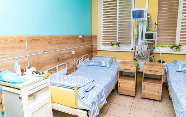 Healthcare Treatment Patient Room Empty Modern Hospital Ward Comfortable Bed — Stockfoto