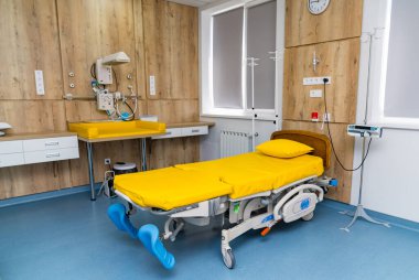 Recovery modern empty room. Medical comfortable emergency bed.