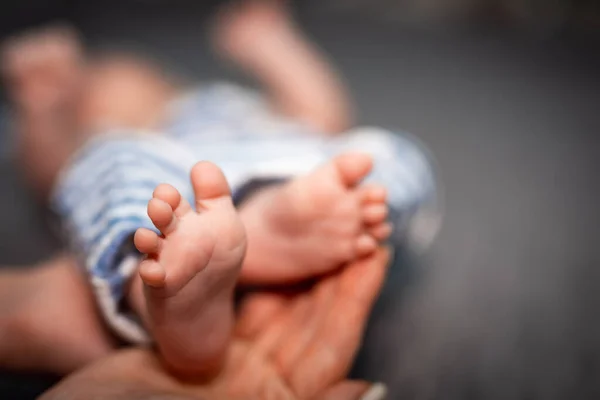 Little Cute Baby Fingers Kid Small Feet Close View — Stockfoto