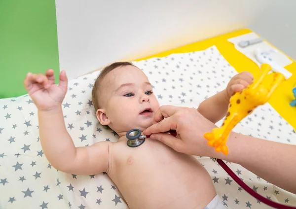 Healthcare Pediatric Newborn Treatment Small Cute Baby Doctor Examination — Foto Stock