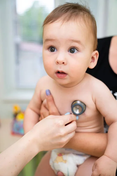 Small Cute Baby Doctor Examination Healthcare Pediatric Newborn Treatment — Foto Stock