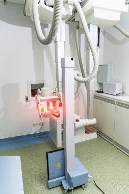 X-ray profesyonel modern ekipman. Hastane radyografisi teşhis teknolojisi.