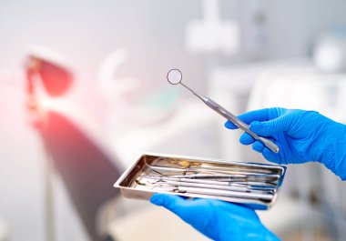 Tıbbi stomatoloji hastane aletleri. Profesyonel modern sağlık teknolojileri.