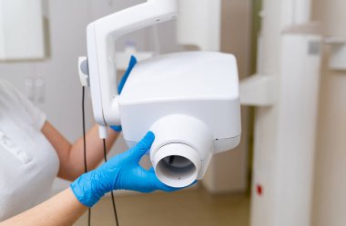 Profesyonel tıbbi steril ekipman. Modern hastane teknisyeni aygıtı.