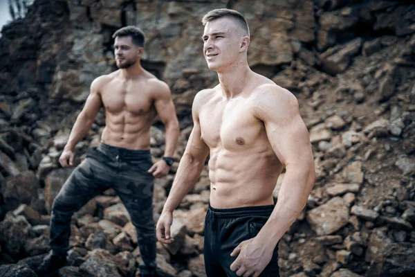 Musculação Modelos Com Torso Forte Dois Sexy Muscular Shirtless Homem — Fotografia de Stock