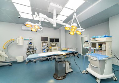Cerrahi operasyon profesyoneli iç mimarisi. Acil hastane steril odası..