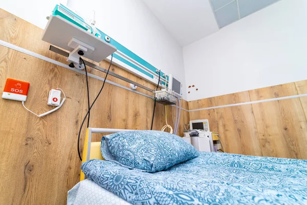 现代医院康复室 空旷舒适的病房 — 图库照片