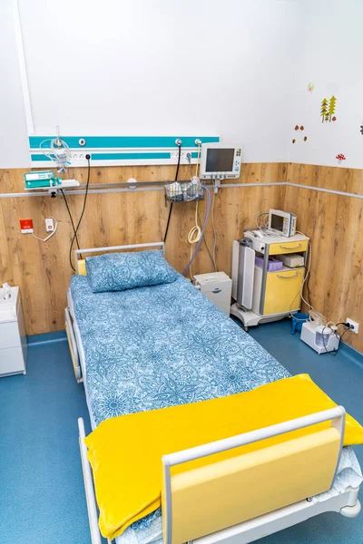 Hôpital Vide Salle Moderne Avec Lit Confortable Personne Salle Urgence — Photo