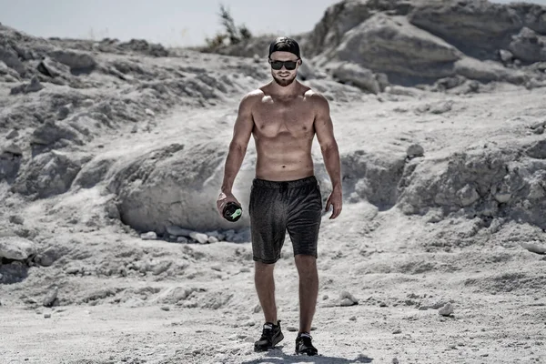 Muskulöser Mann Ohne Hemd Und Muskulösem Oberkörper Draußen Athletisch Kerl — Stockfoto