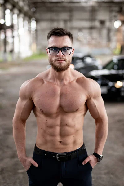Junger Sportlicher Muskulöser Mann Mit Hemdlosem Körper Schöner Athletischer Lebensstil — Stockfoto