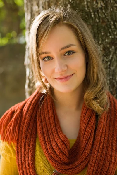 Retrato de close-up de jovem loira . — Fotografia de Stock