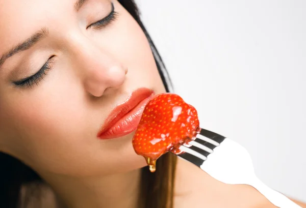 Sensual strawberry dessert. — Stock Photo, Image