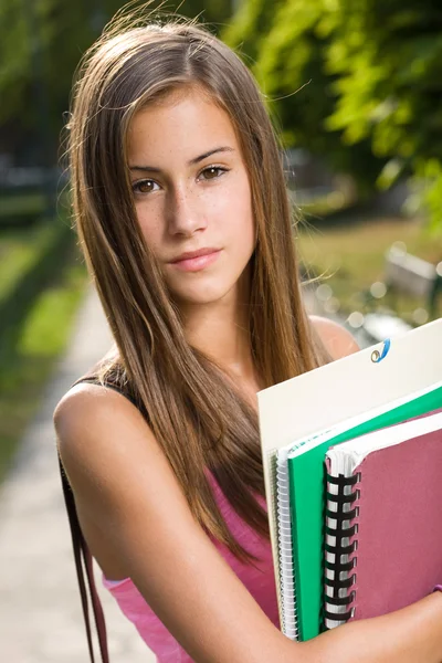 Mooie tiener student meisje. — Stockfoto